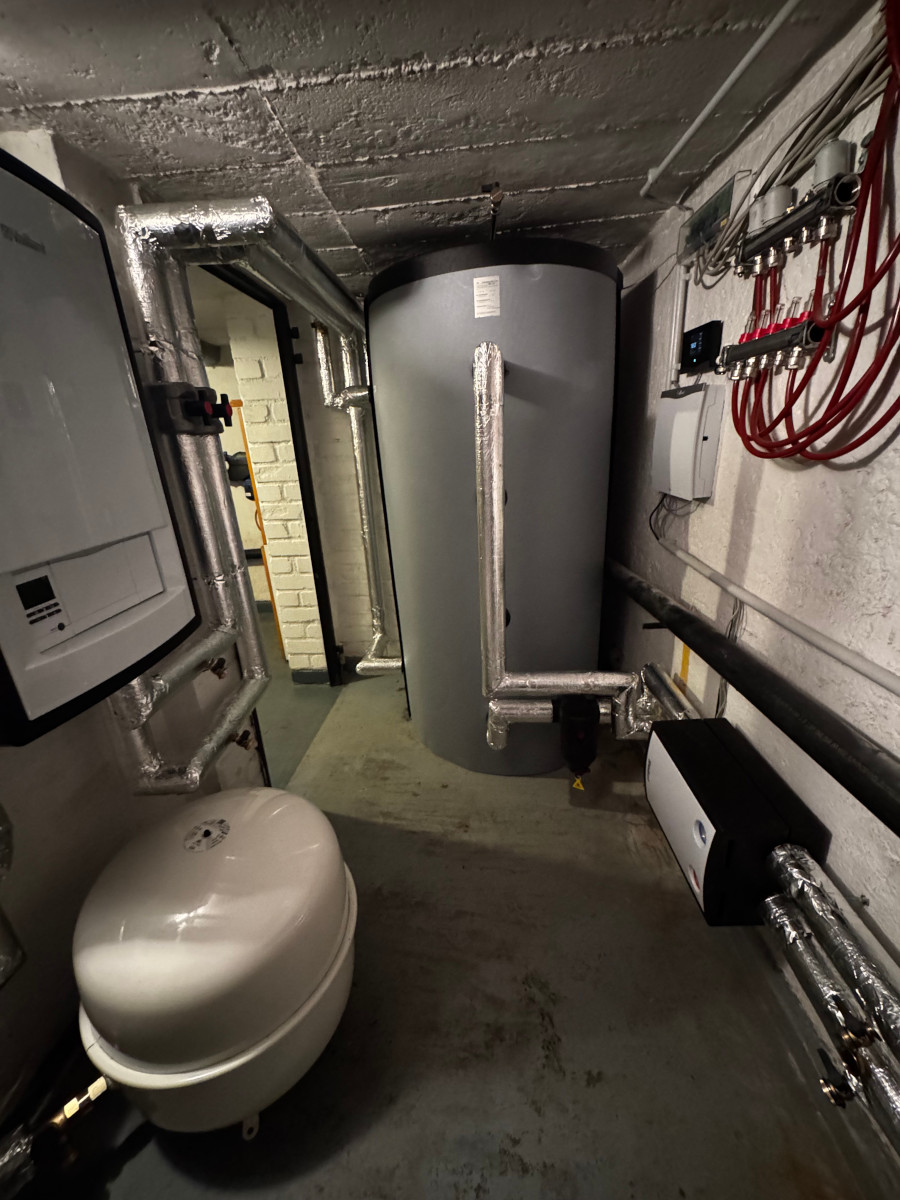 500l Schichtpufferspeicher und Vaillant VMZ installiert in Krefeld