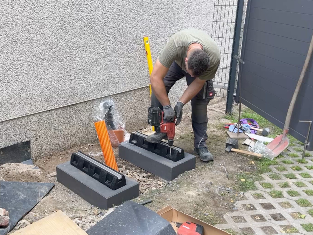 Erstellung des Fundaments für die Außeneinheit einer Vaillant Wärmepumpe