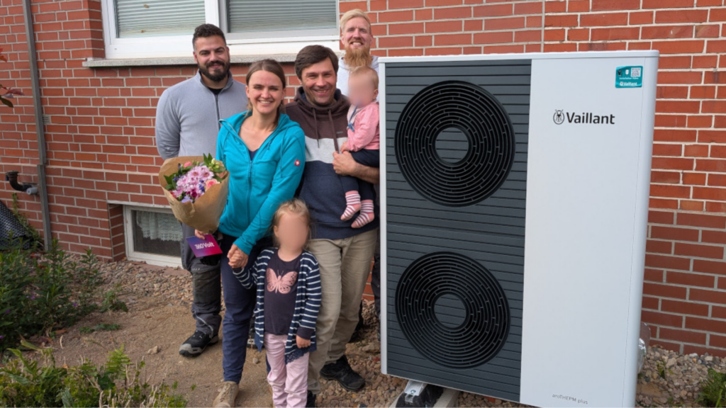 Zufriedene Kunden nach der Installation der Wärmepumpe in Darmstadt